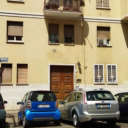 Affittacamere , Near Trastevere Station * Rzym